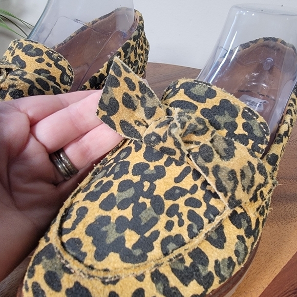 Lucky Brand Tamio Leopard Print Suede Flat Loafer in Inca Gold Size 7.5 - Picture 7 of 16